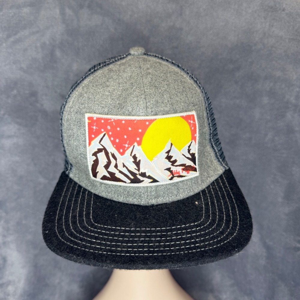 Art 4 All Abby Paffrath Trucker Hat Unisex OSFM Gray Black‎